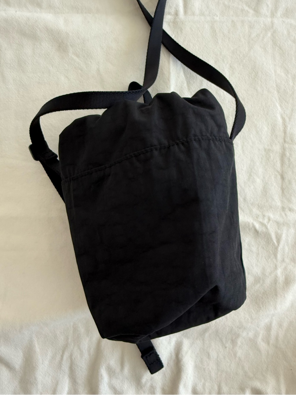 BAGGU Mini Nylon Bucket Bag LIKE NEW - Picture 6 of 9